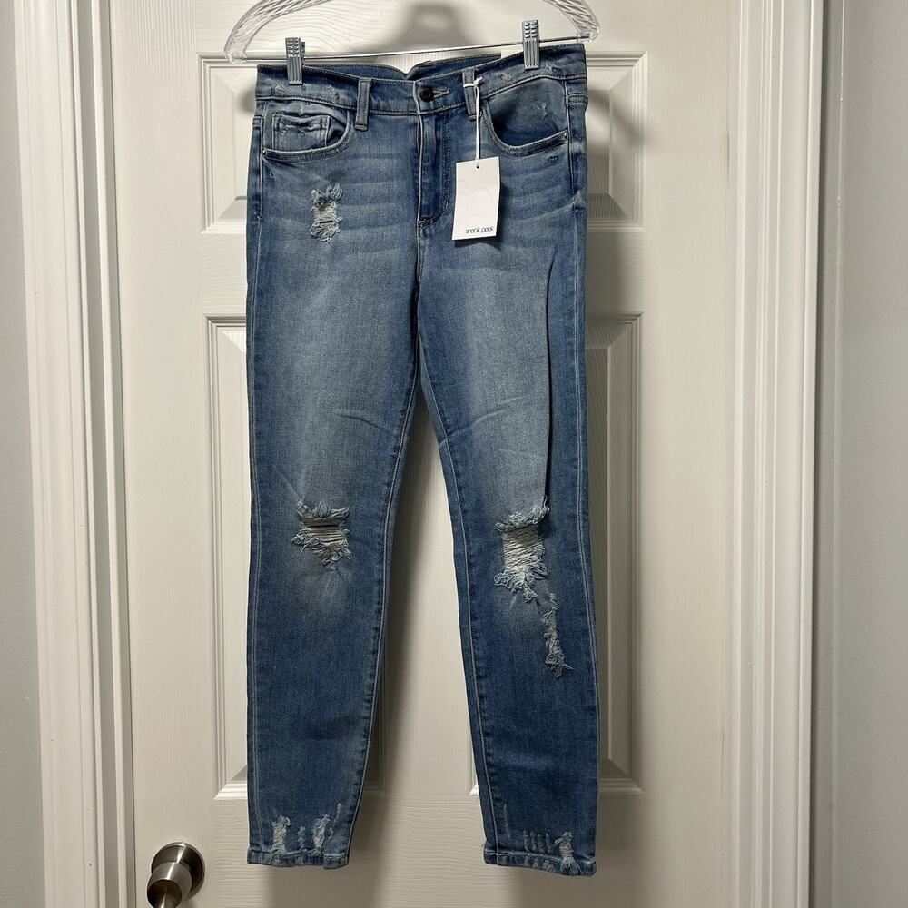 Sneak Peek midrise Sz 5/w27 Distressed medium‎ blue wash fitted ankle Jeans